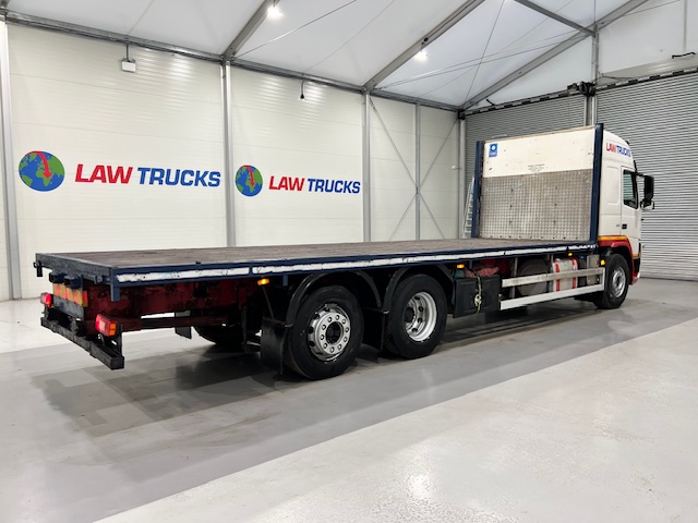 Volvo FM 330 6×2 Rear Lift Sleeper Cab Flatbed