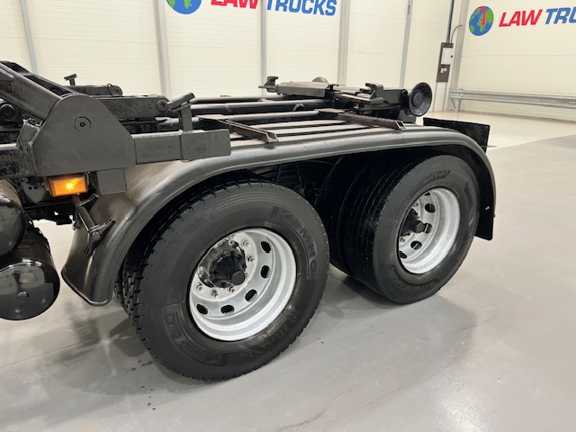 Scania P380 8×4 Day Cab Hookloader Manual