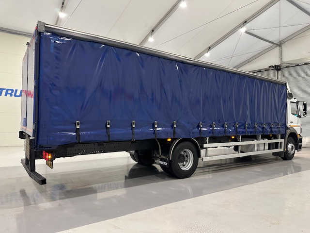 Mercedes 1824 4×2 Day Cab Curtainsider