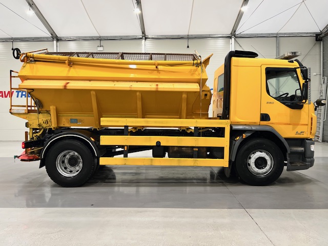 DAF LF 250 4×2 Sleeper Cab Gritter