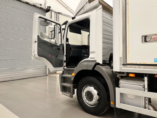 Mercedes Axor 1824 Day Cab Box Van