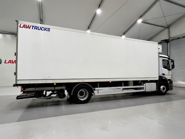 Mercedes Antos 1827 Day Cab Fridge Box