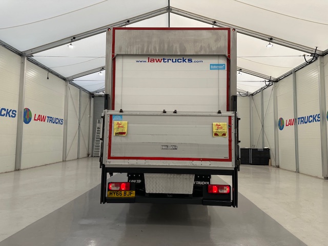 DAF CF 330 6×2 Sleeper Cab Fridge Box