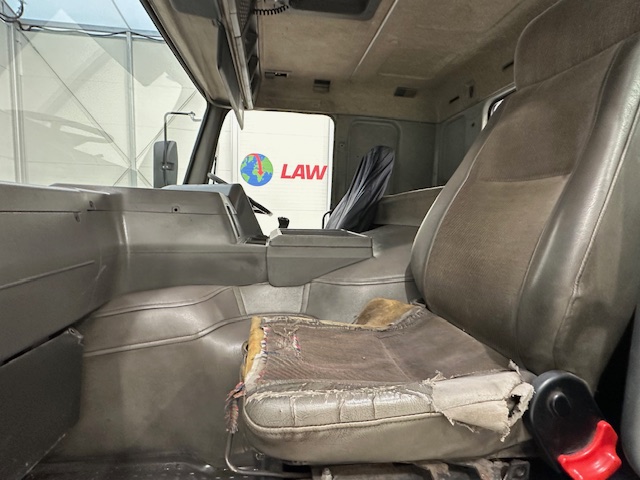 Volvo FL10 320 4×2 Sleeper Cab Tractor Unit