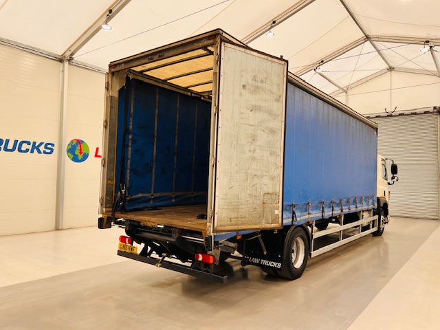 DAF CF 220 4×2 Sleeper Cab Curtainsider