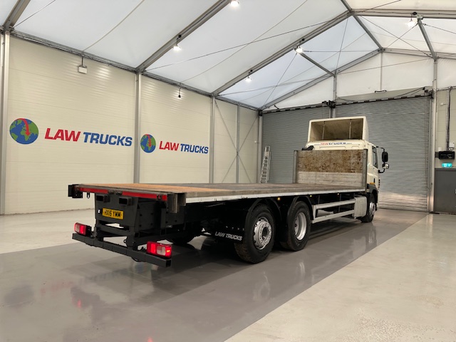 DAF CF 330 6×2 Rear Lift Sleeper Cab Flatbed
