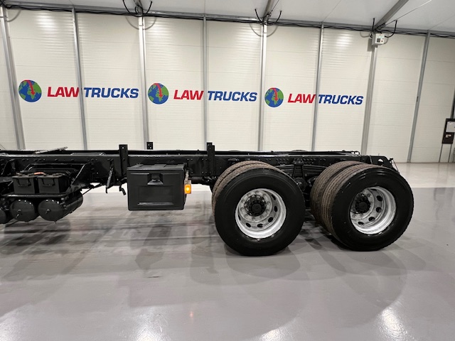 Volvo FM12 340 8×4 Day Cab Chassis Cab