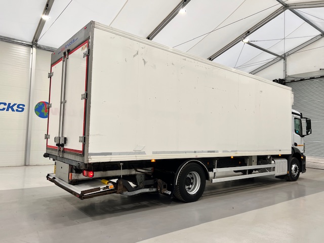 Mercedes Antos 1827 Day Cab Fridge Box
