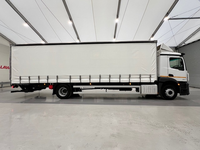 Mercedes Actros 1824 Day Cab Curtainsider