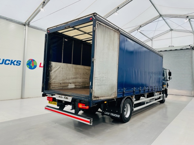 DAF CF 250 4×2 Sleeper Cab Curtainsider