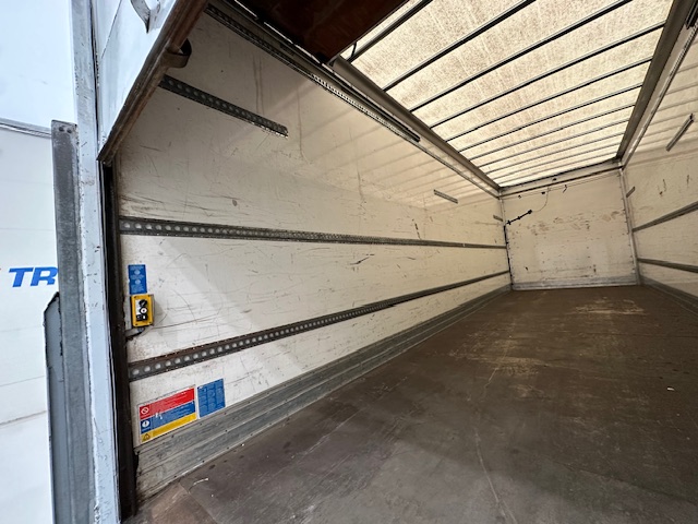 Mercedes Actros 1824 4×2 Sleeper Cab Box Van