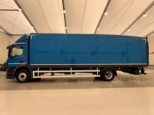 Mercedes Actros 1824 4×2 Day Cab Box Van