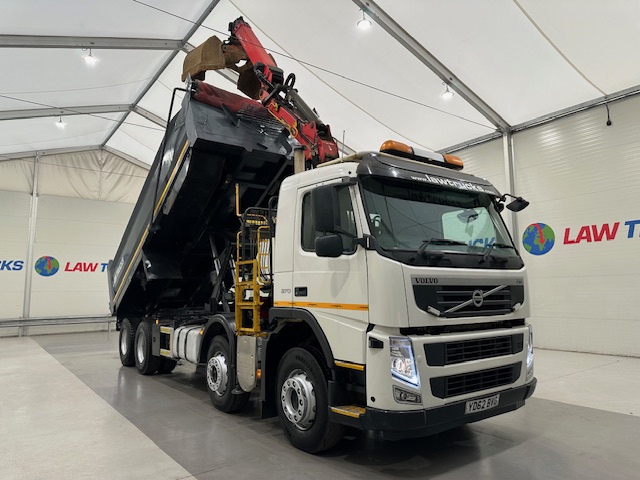 Volvo FM 370 8×4 Steel Tipper Grab