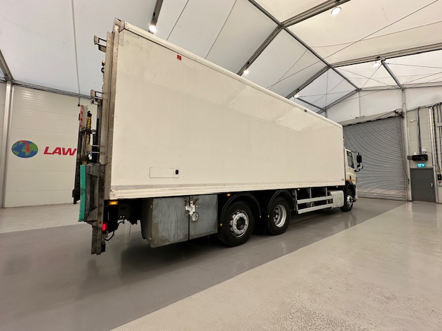 DAF  CF 290 6×2 Rear Steer Fridge Box