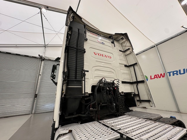 Volvo FH 500 6×2 Midlift Tractor Unit
