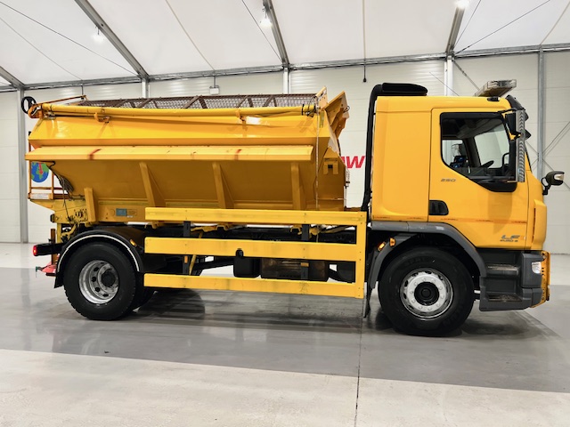 DAF LF 250 4×2 Sleeper Cab Gritter