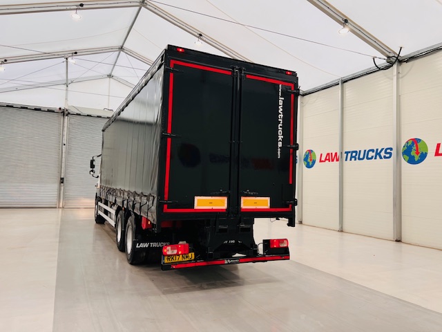DAF CF 330 6×2 Rear Lift Sleeper Cab Curtainsider
