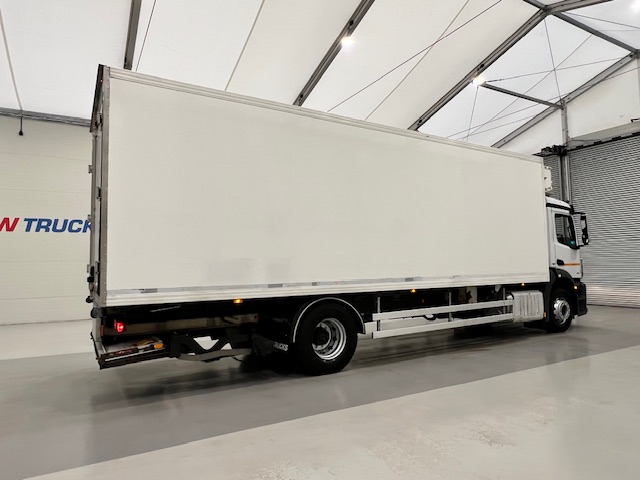 Mercedes Antos 1827 Day Cab Fridge Box