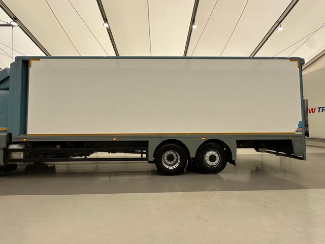 Mercedes Axor 2529 Rear Lift Sleeper Cab Box Van