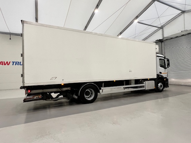 Mercedes Antos 1827 Day Cab Fridge Box