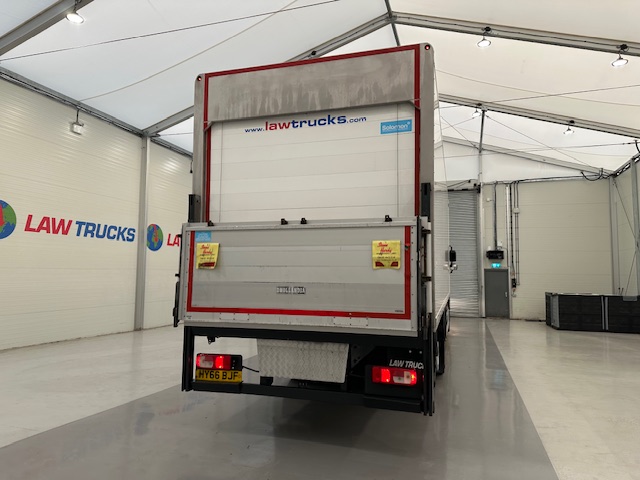 DAF CF 330 6×2 Sleeper Cab Fridge Box