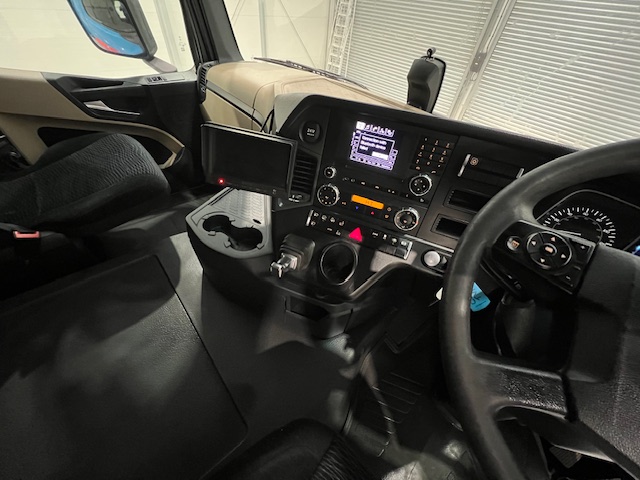Mercedes Actros 2530 6×2 Sleeper Cab Curtainsider