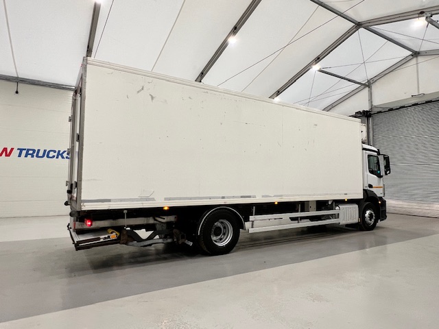 Mercedes Antos 1827 Day Cab Fridge Box
