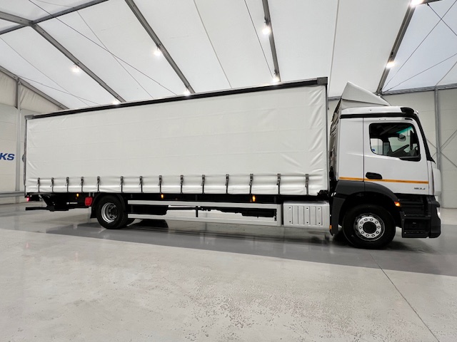 Mercedes Actros 1824 Day Cab Curtainsider