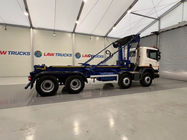 Scania P360 8×4 Day Cab Hookloader Manual