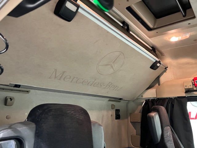 Mercedes Actros 2545 6×2 Midlift Tractor Unit