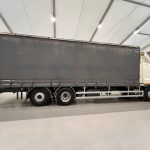 DAF CF75 310 Rear Lift Sleeper Cab Curtainsider - thumbnail