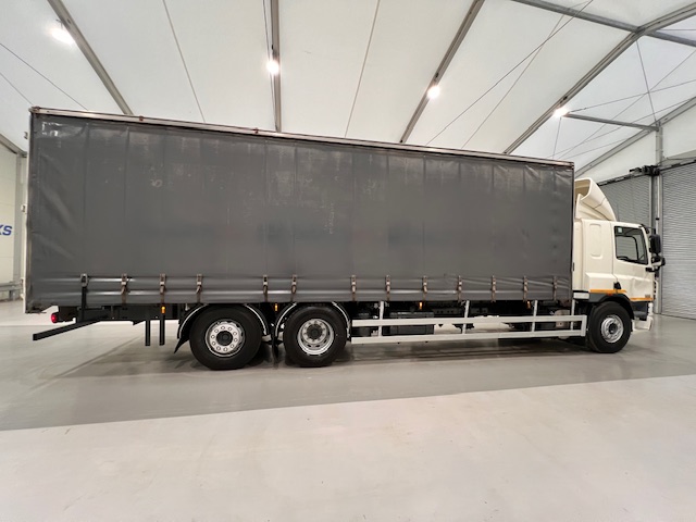 DAF CF75 310 Rear Lift Sleeper Cab Curtainsider