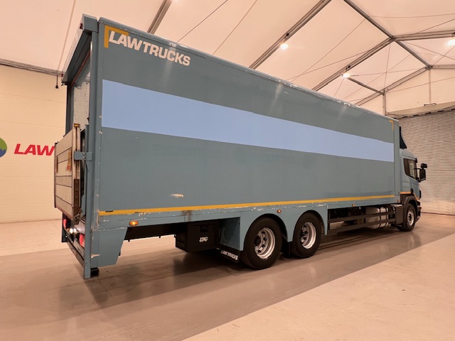 Scania P320 6×2 10 Tyre Rear Lift Insulated Box Van
