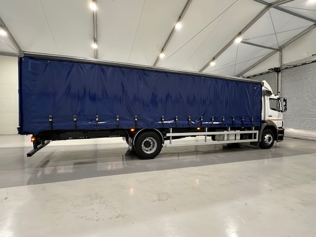 Mercedes 1824 4×2 Day Cab Curtainsider