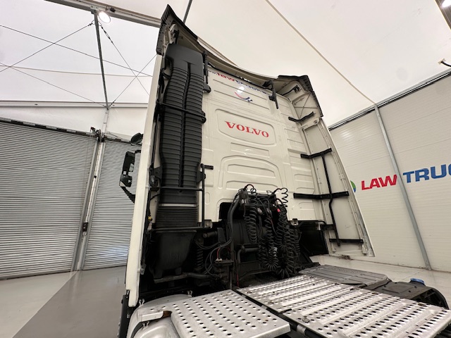 Volvo FH 500 6×2 Midlift Tractor Unit