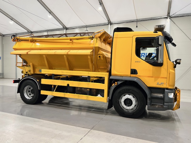 DAF LF 250 4×2 Sleeper Cab Gritter