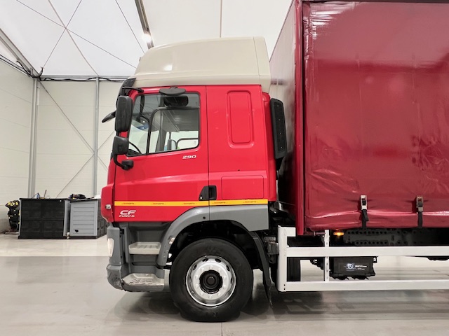 DAF CF 290 6×2 Rear Lift Sleeper Cab Curtainsider