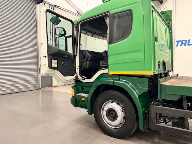 Scania P94 220 4×2 Sleeper Cab Flatbed