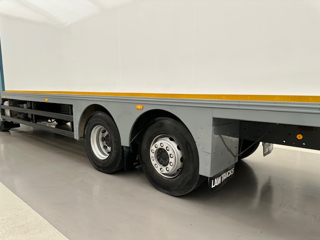 Mercedes Axor 2529 Rear Lift Sleeper Cab Box Van