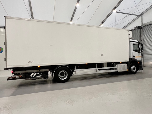Mercedes Antos 1827 Day Cab Fridge Box