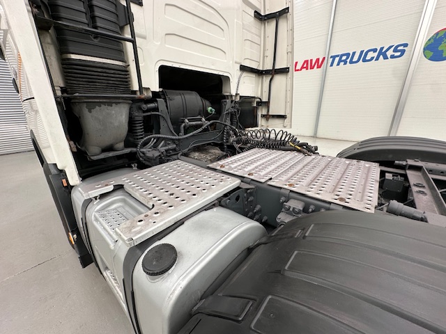 Volvo FH 460 Euro 5 6×2 Tractor Unit Safari Edition