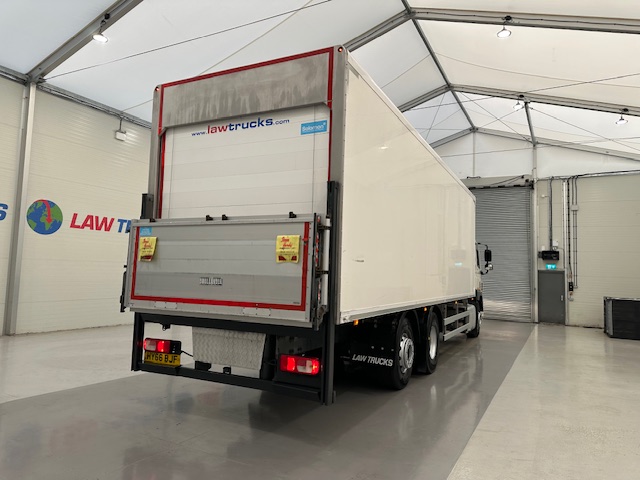 DAF CF 330 6×2 Sleeper Cab Fridge Box