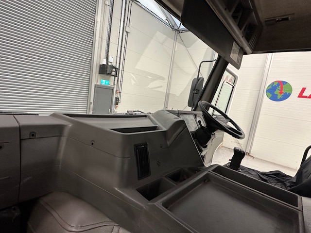 Volvo FL10 320 4×2 Sleeper Cab Tractor Unit