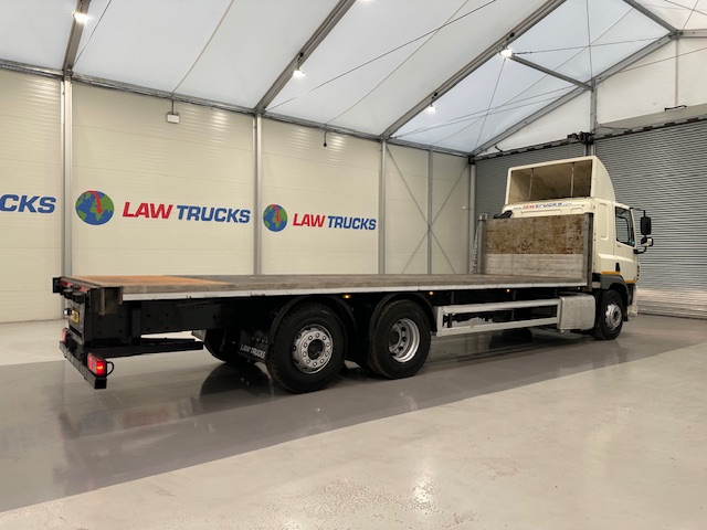 DAF CF 330 6×2 Rear Lift Sleeper Cab Flatbed