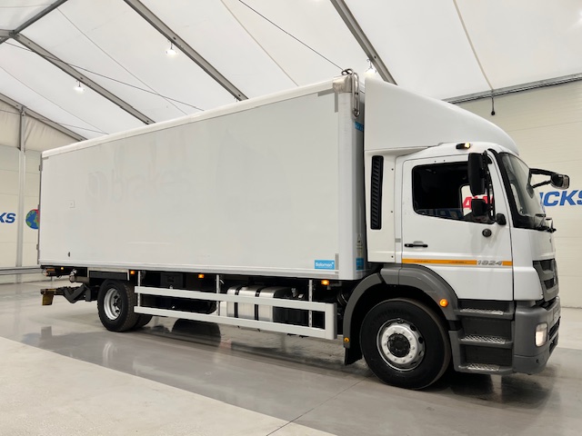 Mercedes Axor 1824 Day Cab Fridge Box Van