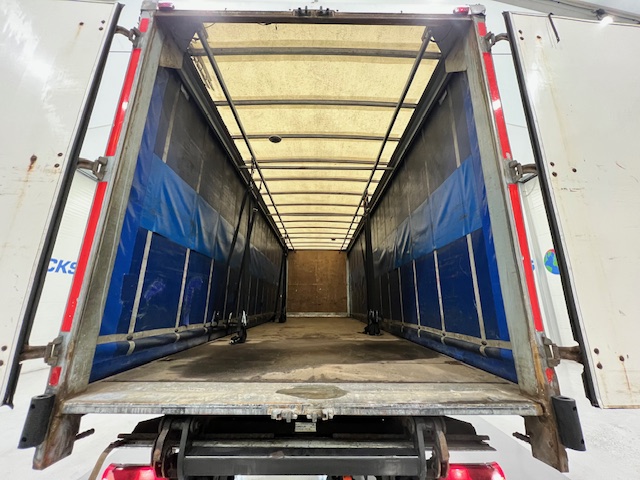 MAN TGM 18.250 4×2 Sleeper Cab Curtainsider