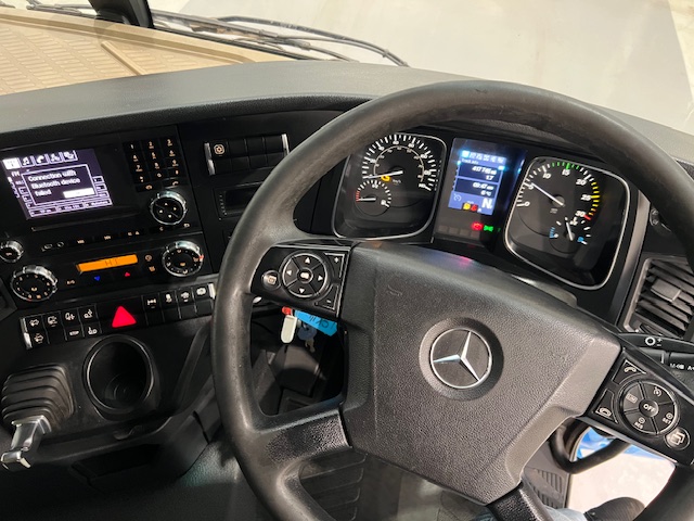 Mercedes Actros 2530 6×2 Sleeper Cab Curtainsider