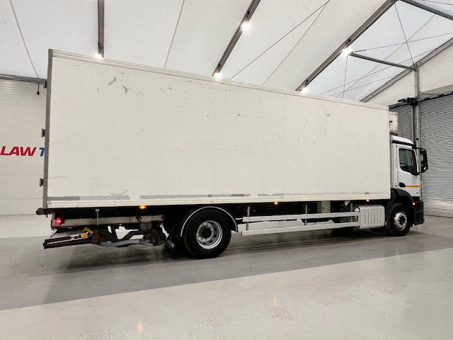Mercedes Antos 1827 Day Cab Fridge Box