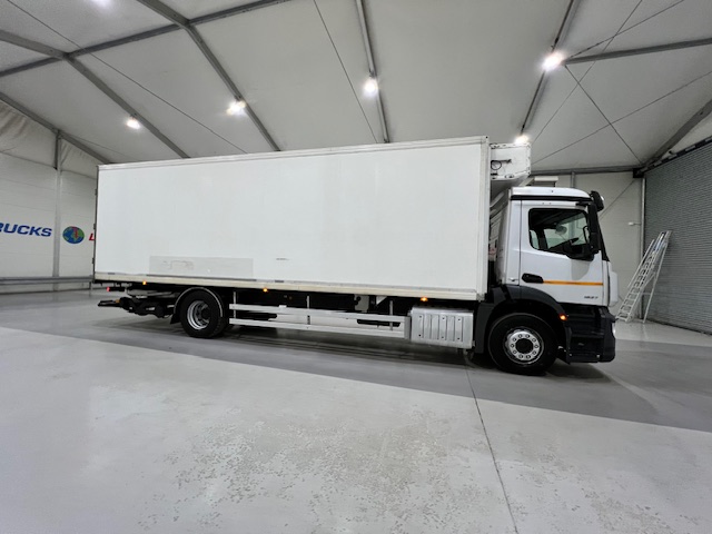 Mercedes Antos 1827 Day Cab Fridge Box