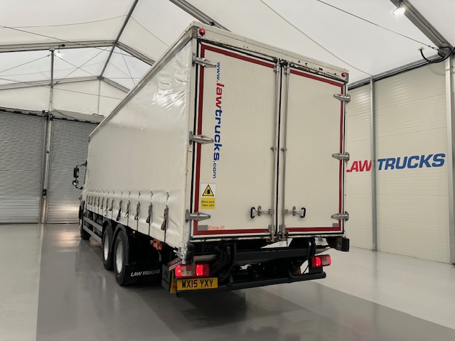 DAF CF 330 6×2 10 Tyre Sleeper Cab Curtainsider